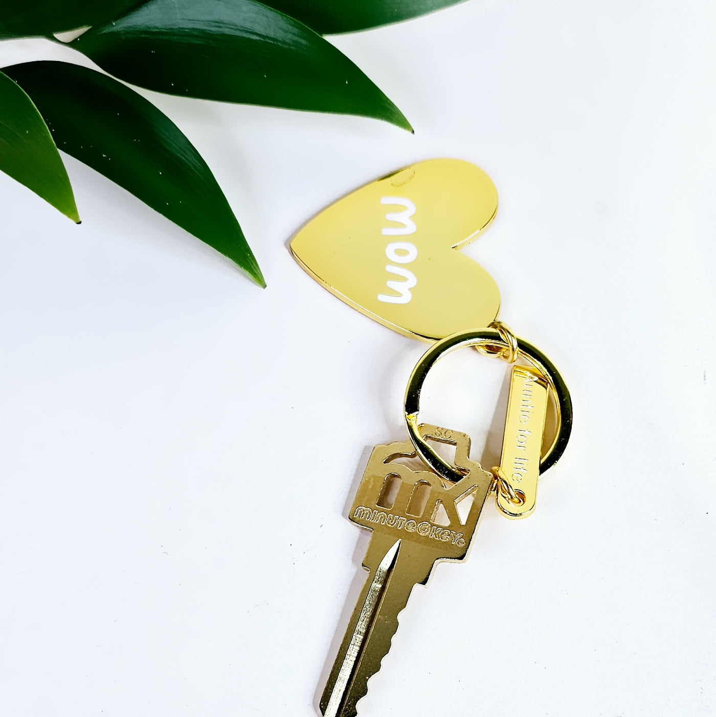 Mom Gold Heart Enamel Keychain – Thoughtful Gift for Mom, Mother’s Day Keychain, Gold Heart Accessory
